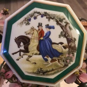 Vintage cameo lover jewelry box